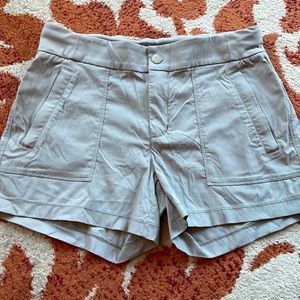 Athleta Trekkie Beige Grey Shorts 6